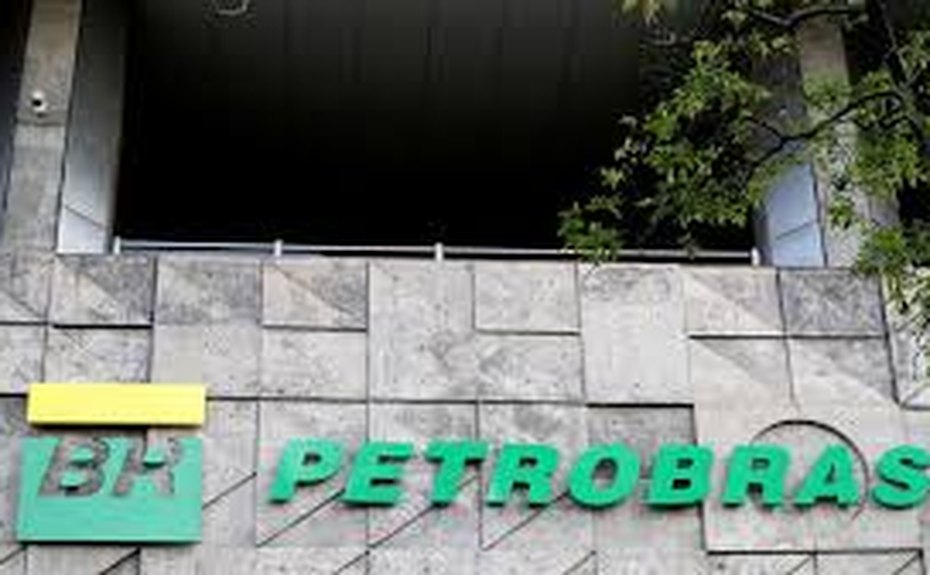 Petrobras vai reduzir preço do diesel às distribuidoras a partir de sexta