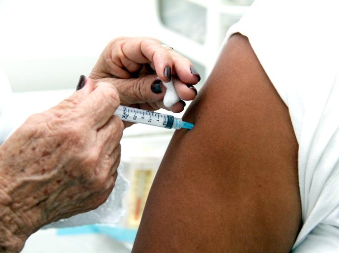 Vacinação contra gripe passa a ser aplicada em todos os públicos a partir de terça-feira,1º