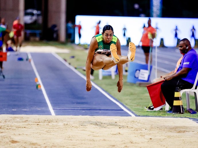 Beneficiária do Projeto Olimpus garante medalha de prata no Campeonato Ibero-Americano de Atletismo