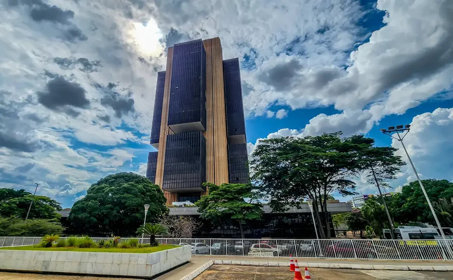 Copom eleva juros básicos da economia para 14,75% ao ano