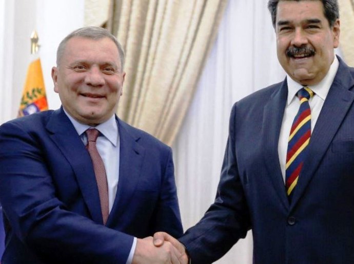 Em meio à tensão no leste europeu, Maduro declara apoio à Rússia