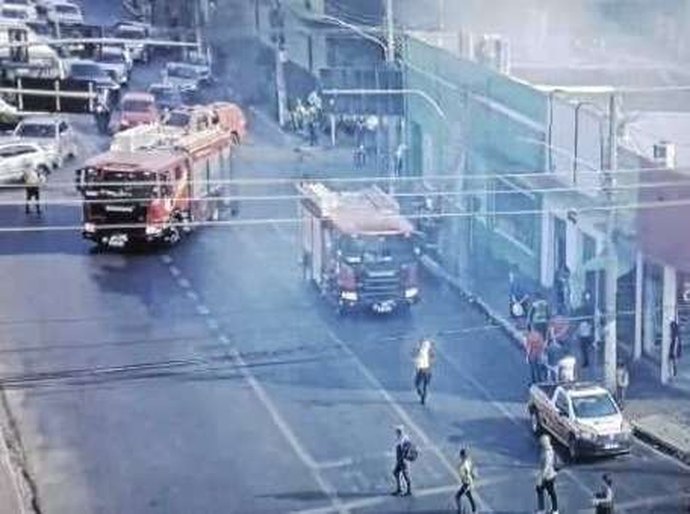 Incêndio atinge a loja solução cosméticos, no centro de Cuiabá