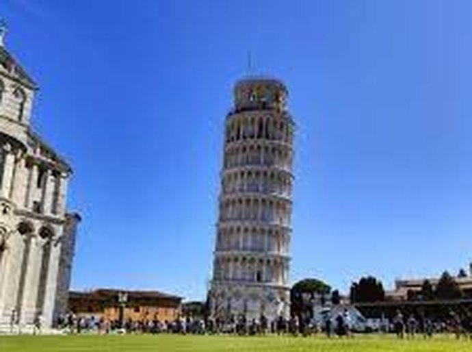 Torre de Pisa completa 850 anos com inclinação protegida e longe do perigo de desabar