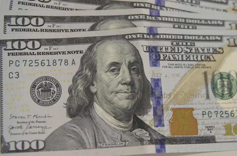 Dólar cai para R$ 5,43 e atinge menor valor desde setembro