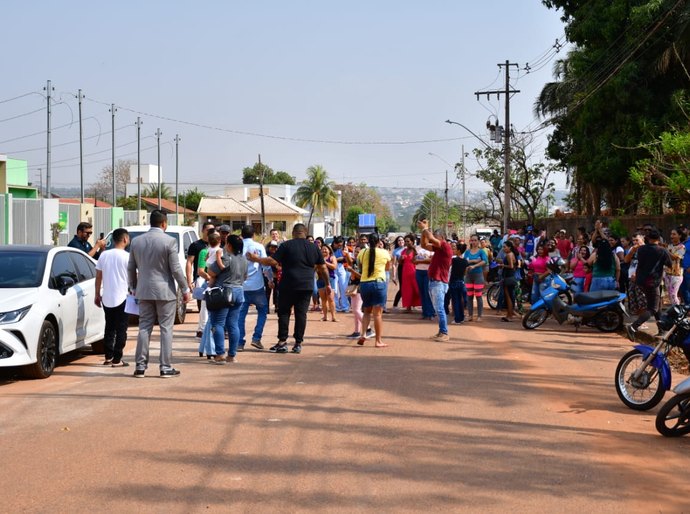 Polícia prende dois por dano e receptação durante manifestação a candidato investigado por ligação com facção