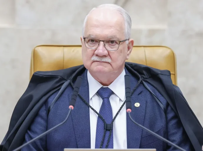 Com sessão cancelada, Fachin é pressionado por solução rápida