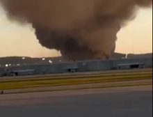 Avião de carga de grande porte cai em Louisville, nos EUA