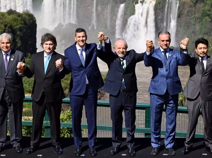 Lula fala em catástrofe humanitária, e Milei defende pressão de Trump sobre Venezuela