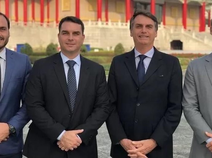 As acusações e suspeitas que pairam sobre a família Bolsonaro