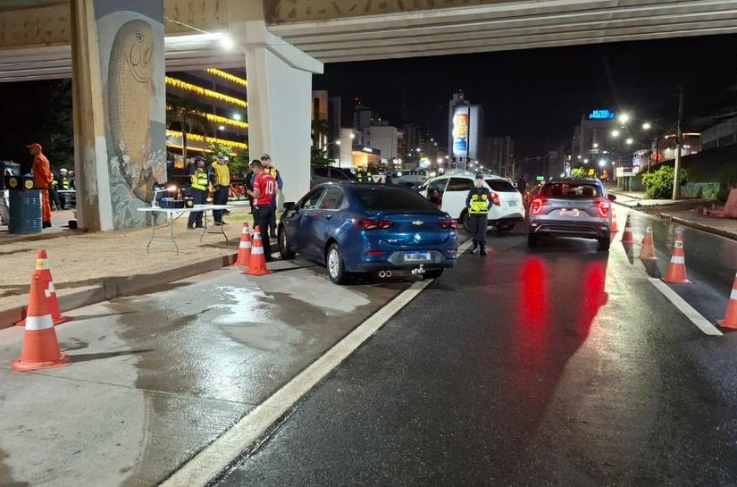 Operação Lei Seca em Cuiabá fiscaliza 55 veículos e retira 28 das ruas