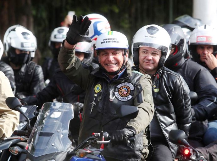 Bolsonaro participa de ato com motociclistas pelas ruas de São Paulo