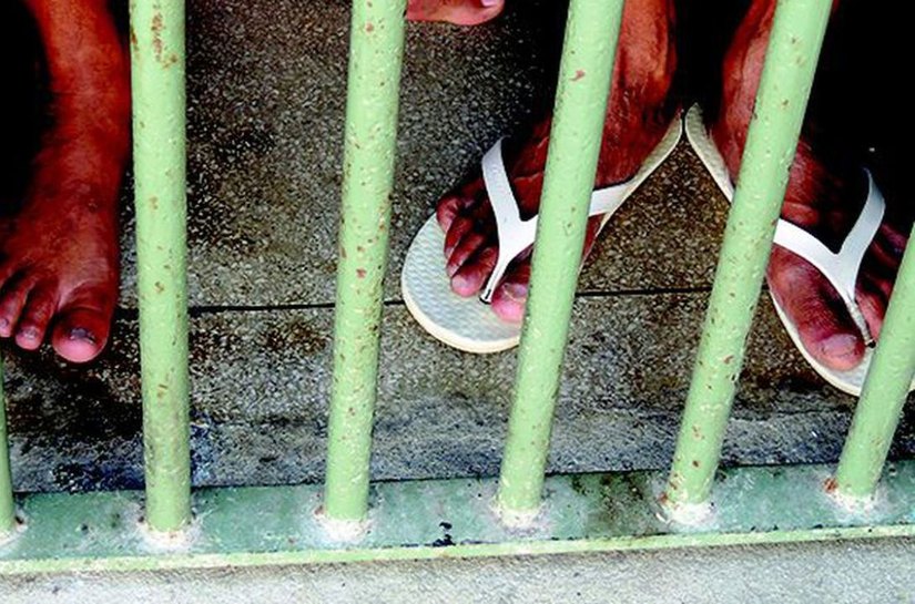 PF desarticula grupo que dava ordens de dentro de presídio no Paraná