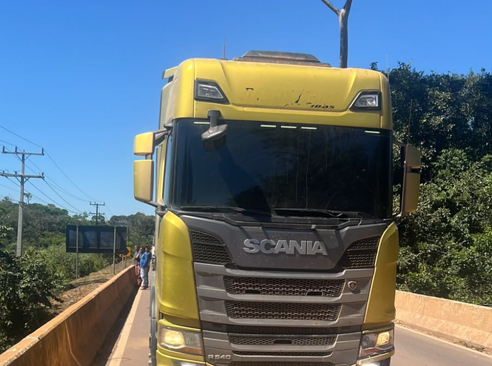 Polícia Militar recupera caminhão roubado e prende suspeito em Carlinda
