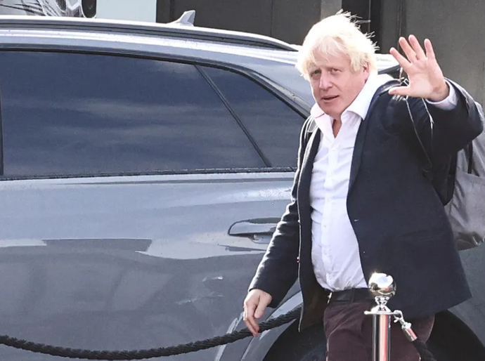 Boris Johnson renuncia ao cargo de membro do parlamento britânico