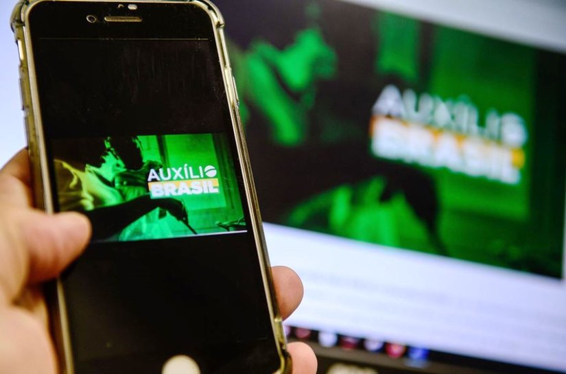 Caixa começa a pagar Auxílio Brasil com valor mínimo de R$ 400