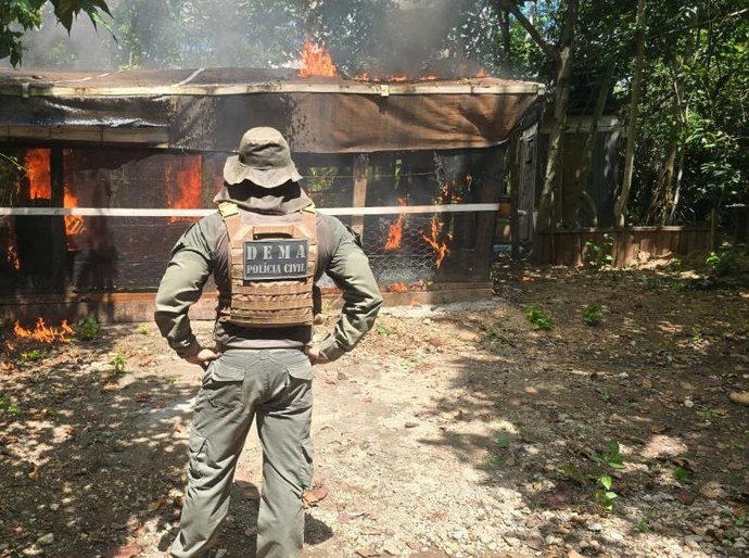 Operação resulta em prisões por crime ambiental e demolições de construções irregulares em Área de Preservação Permanente