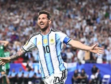 Com atuação histórica de Messi, Argentina vence Argélia na estreia da Copa