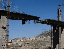 Trump ameaça destruir uma ponte ou usina para cada navio atacado em Ormuz
