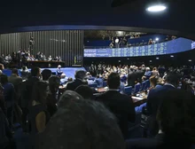 Oposição e empresários se mobilizam para retardar PEC do 6x1 no Senado