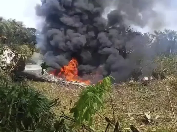 Avião militar da Colômbia com mais de 120 a bordo cai na fronteira com Peru