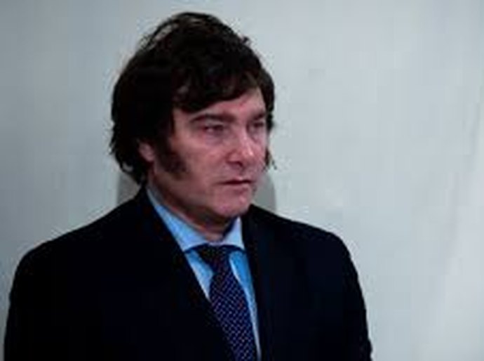 Milei está na frente em eventual 2º turno na Argentina, diz pesquisa