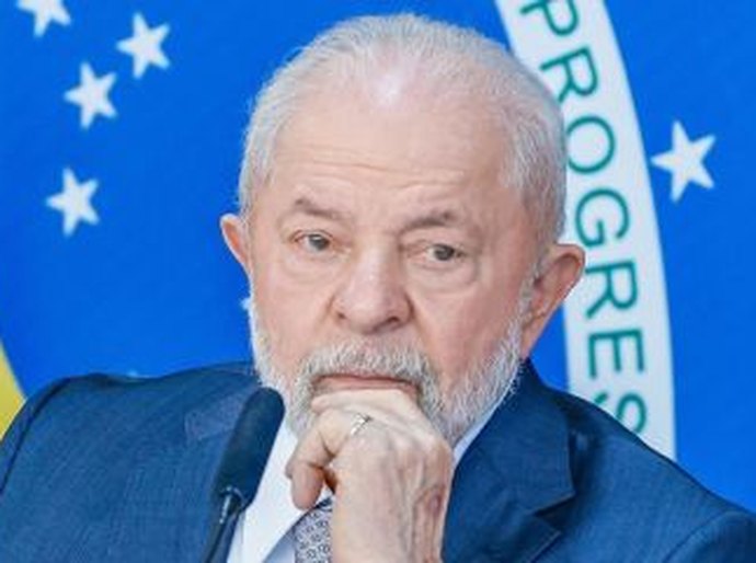 Lula diz que deve passar por cirurgia no fêmur em outubro: “Ninguém consegue trabalhar com dor o dia inteiro”