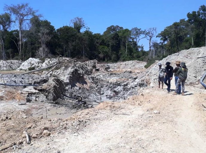Ação integrada apreende máquinas em garimpo ilegal e prende cinco pessoas por crime ambiental