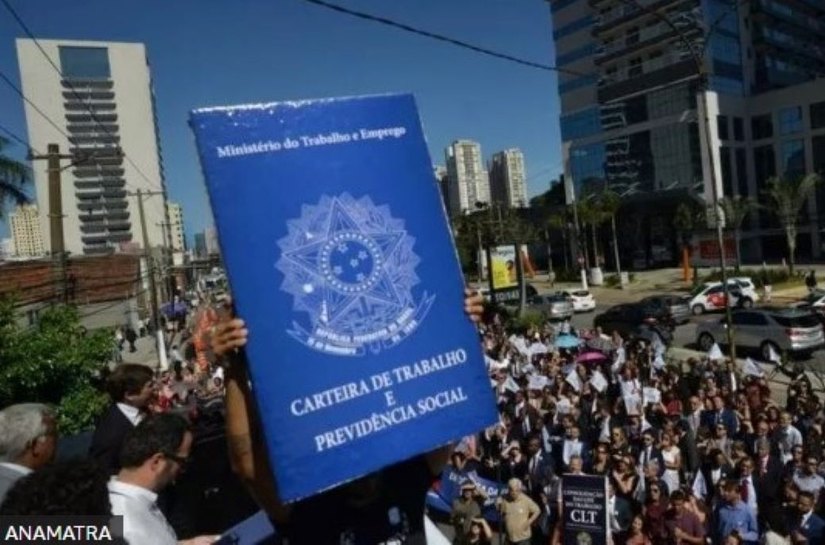 CLT faz 80 anos: o que mudou e pode mudar no Brasil da informalidade e aplicativos