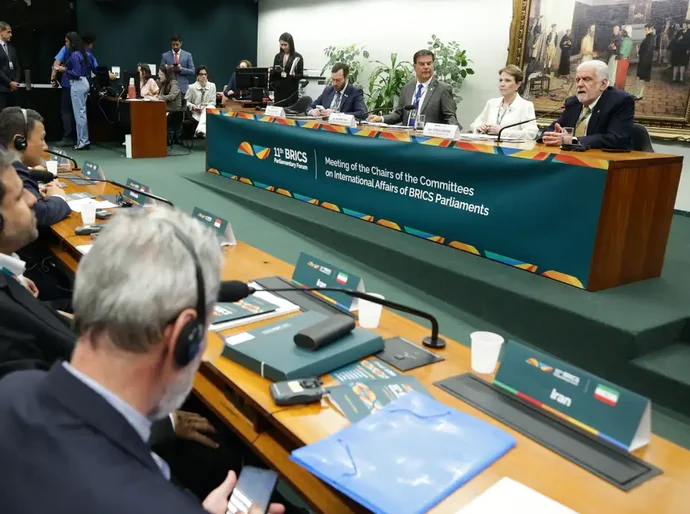 Parlamentares do Brics criticam guerra tarifária promovida pelos EUA
