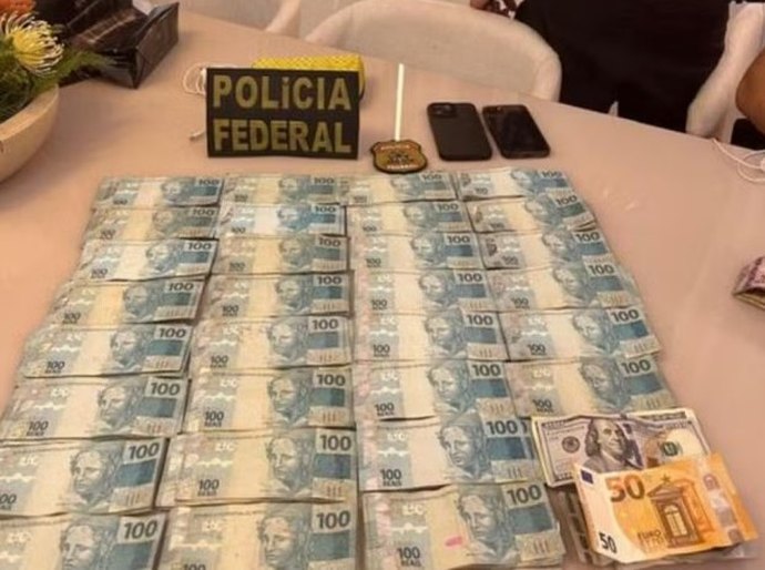 PF apreende mais de R$ 67 mil em espécie na casa e no gabinete do governador do Tocantins