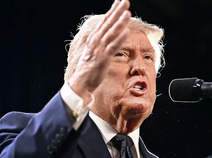 Trump diz que espera 'bombardear' o Irã se não houver acordo