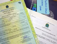 Famílias de 63 vítimas da ditadura recebem atestado de óbito corrigido