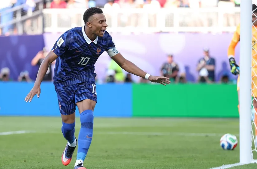 Mbappé marca, França supera retranca do Paraguai e vai às quartas da Copa
