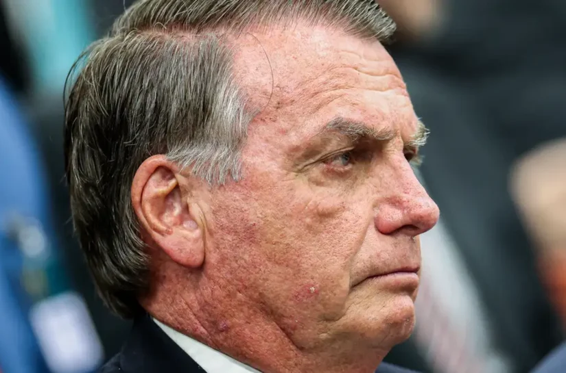 Oposição critica e governistas celebram prisão domiciliar de Bolsonaro