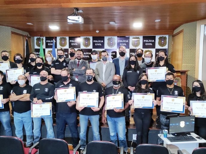 Equipe da Delegacia Especializada de Trânsito de Cuiabá são homenageados pela Assembleia Legislativa