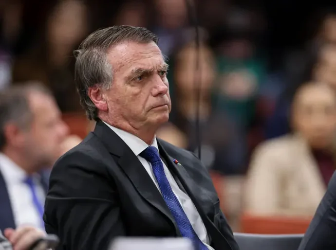 Em nenhum momento agi fora da constituição, diz Bolsonaro