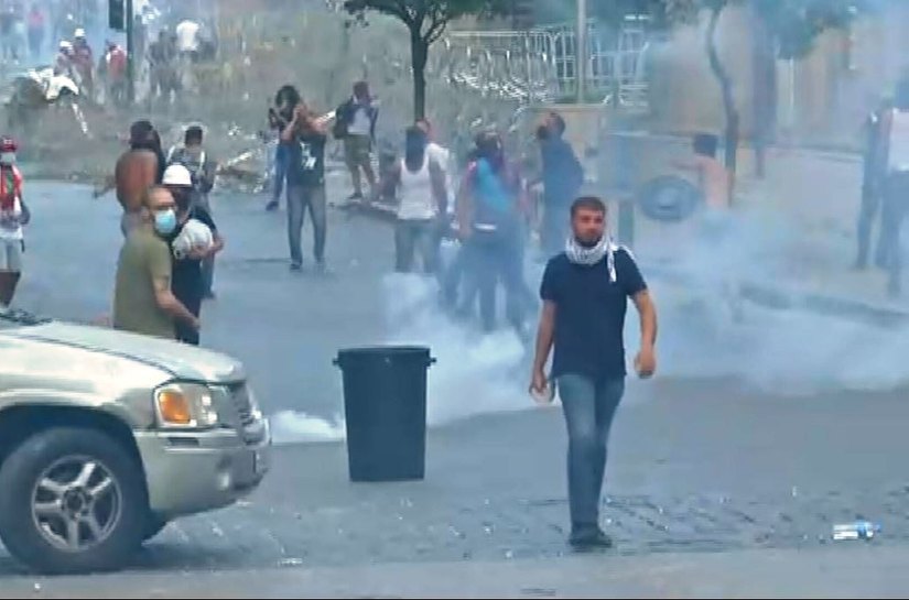 Depois de explosão, libaneses protestam contra o governo em Beirute