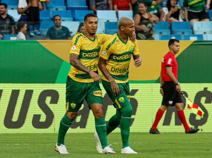 Com um final eletrizante, Cuiabá vence Fortaleza na Arena Pantanal