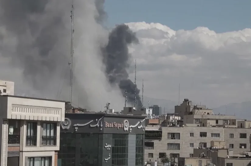 Ataques em Teerã atingem sedes da rádio e televisão iranianas