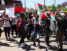 'Primavera dos novinhos': presidente de Madagascar foge do país após protestos da Geração Z que pedem renúncia