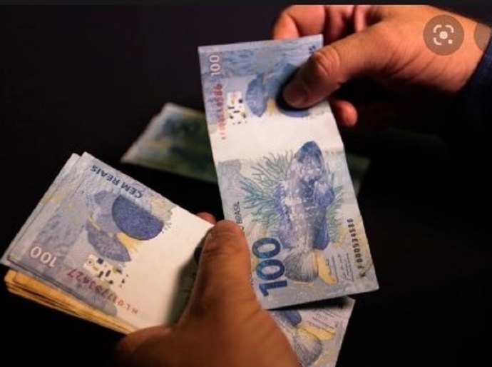 Renda domiciliar por pessoa cai 6,9% em 2021 ao menor nível em 10 anos, diz IBGE
