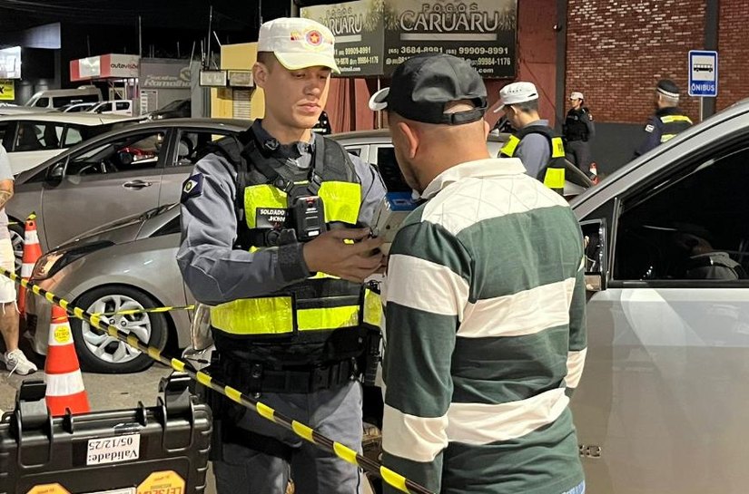 Operação prende oito pessoas e remove 46 veículos em Várzea Grande