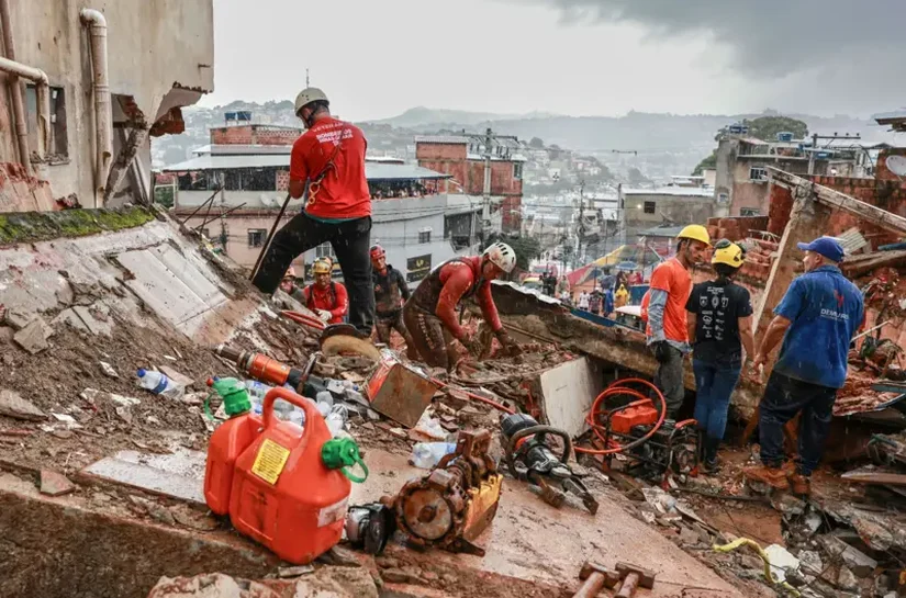 'Vi pessoas presas dentro de casa pedindo por socorro': os relatos de moradores das cidadas arrasadas pela chuva em Minas Gerais