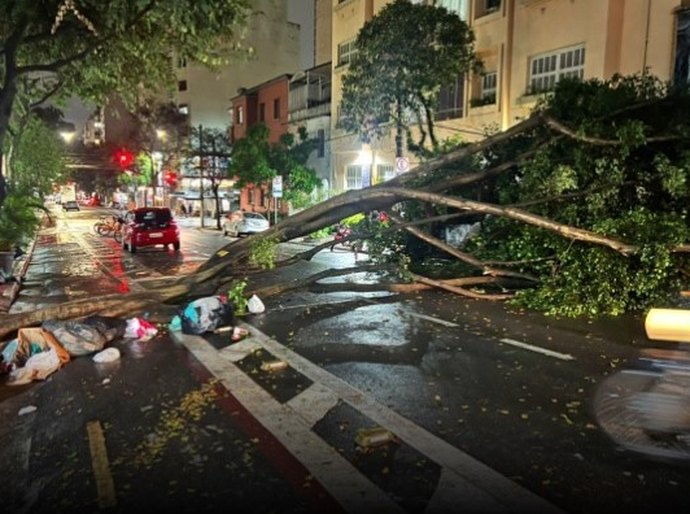 Enel: cerca de 44 horas após chuva, 760 mil seguem sem energia em São Paulo