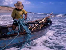 Tarifaço de Trump ameaça 32 mil pescadores artesanais no Ceará: 'É quem mais sofre e quem menos ganha'