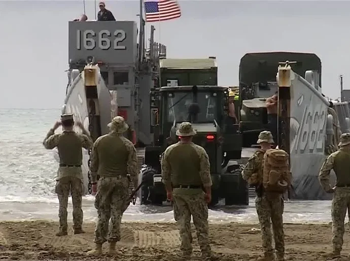 EUA ampliam presença militar no Caribe com navios, tropas e equipamentos