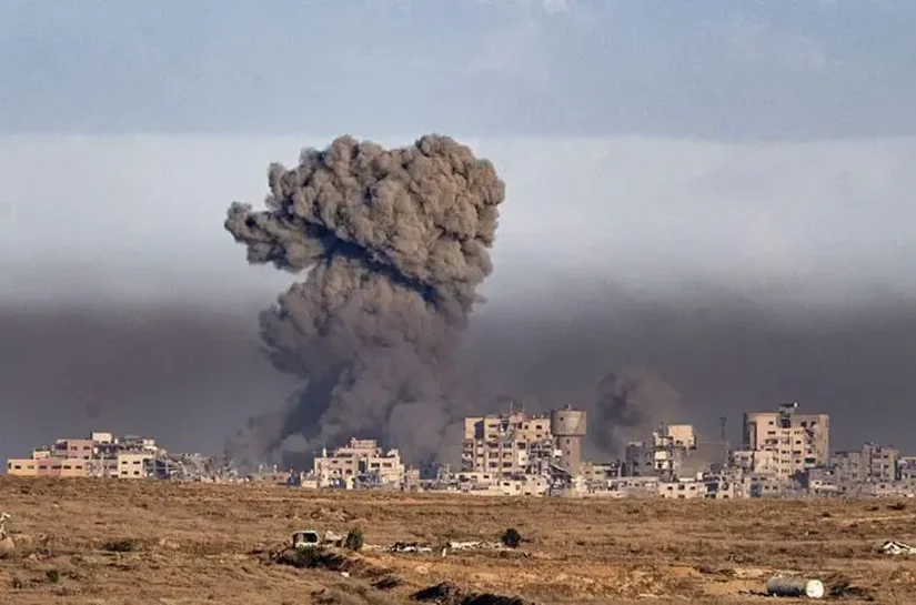 Após dois anos de guerra e destruição, Israel e Hamas estão mais próximos do fim do conflito?