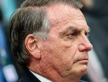 Julgamento leva base de Bolsonaro a enviar dobro de mensagens que críticos
