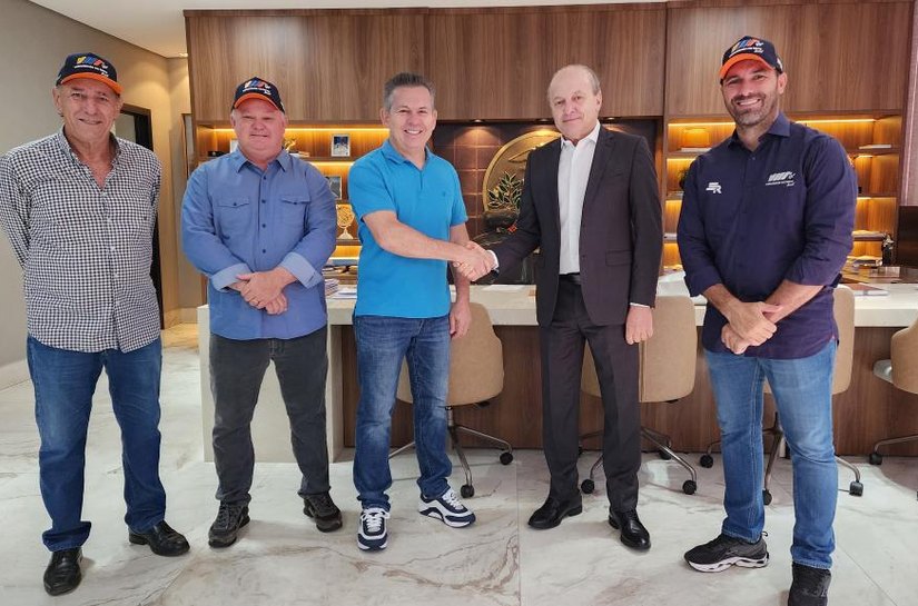 Mauro Mendes transmite cargo e vice Otaviano Pivetta assume como governador