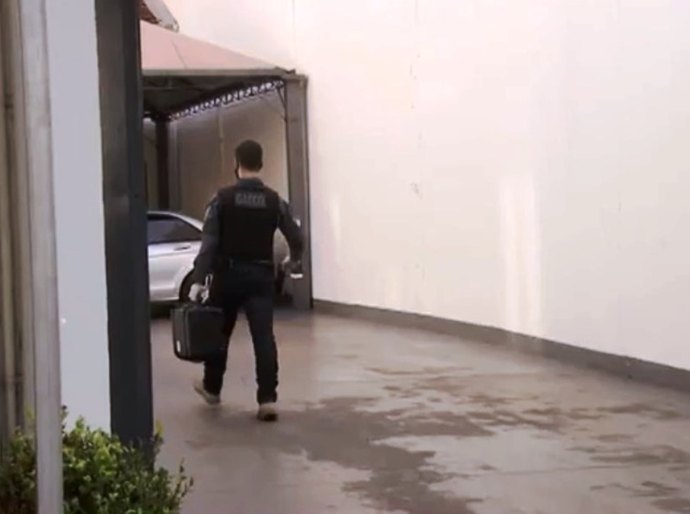 Ministério Público do Paraná cumpre mandado em escritório do deputado federal Ricardo Barros, em Maringá